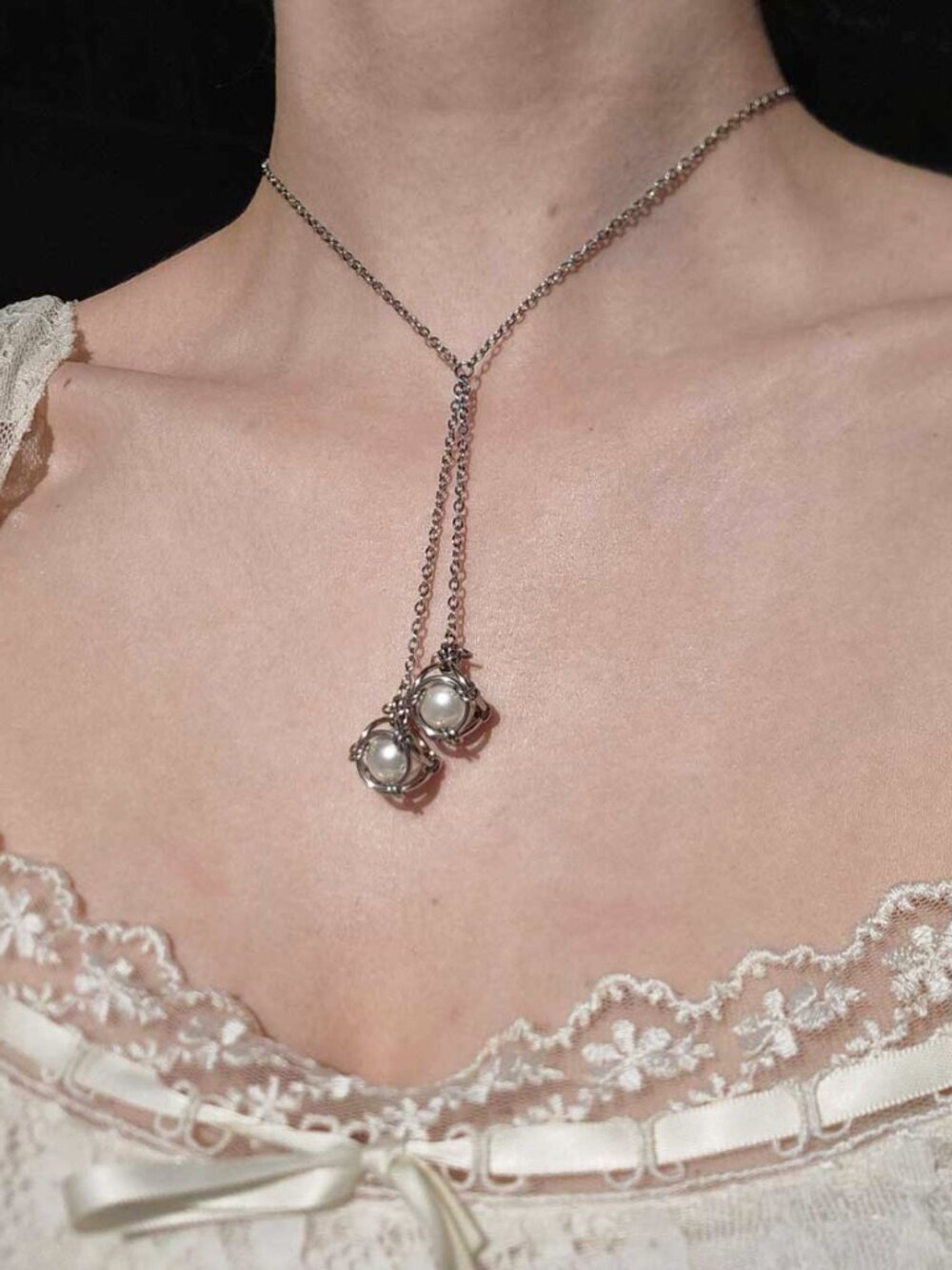 Vintage silver asymmetrical tie neckalce with white pearls